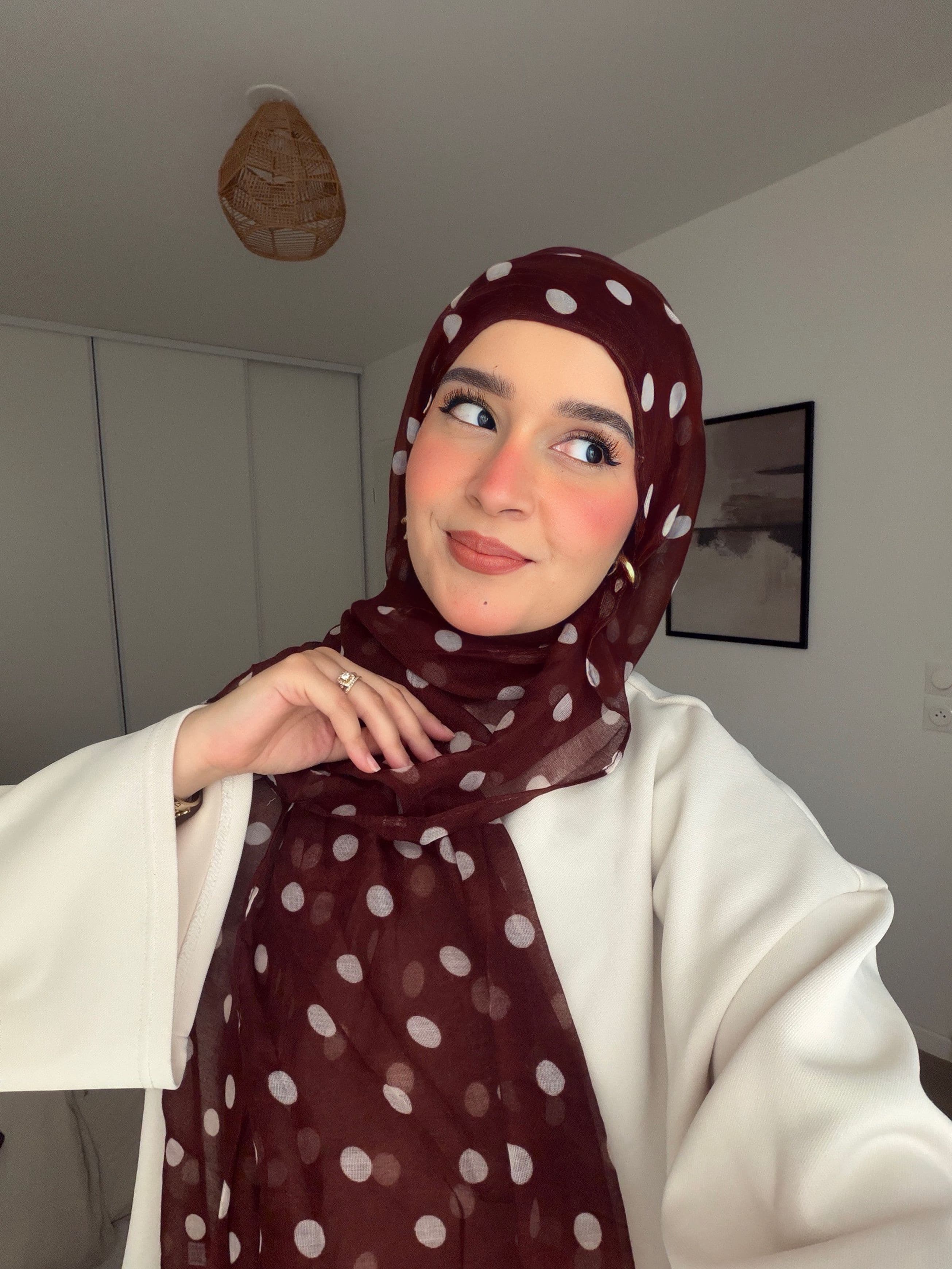Hijab Imprimé À points Marron.